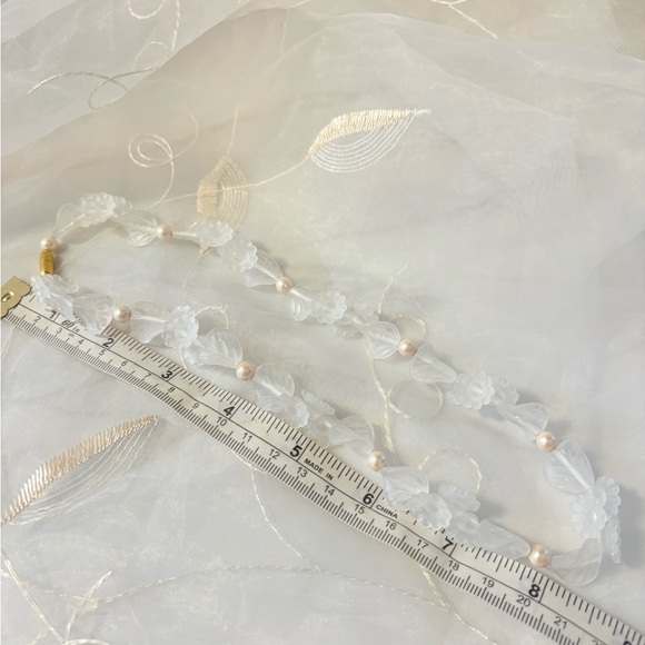 Vintage Avon 80s Jardinia Frosted Floral Pearl Accent Necklace Cottagecore 161 - Picture 10 of 13